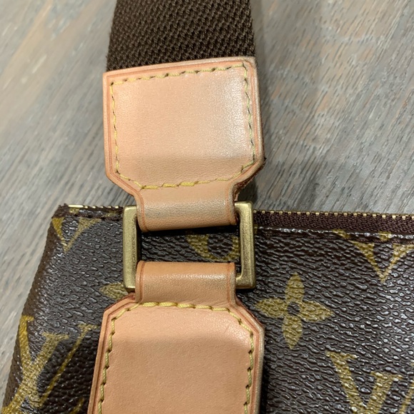 Louis Vuitton Crossbody - Picture 8 of 16
